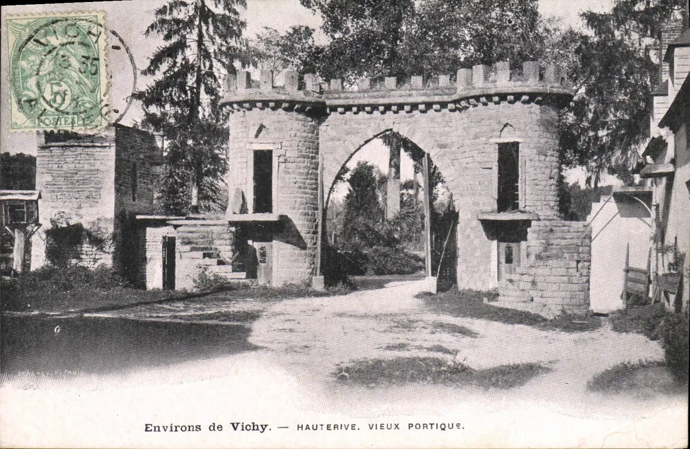 Umgebung von Vichy — Hauterive. Altes Portikus. - Vorderseite