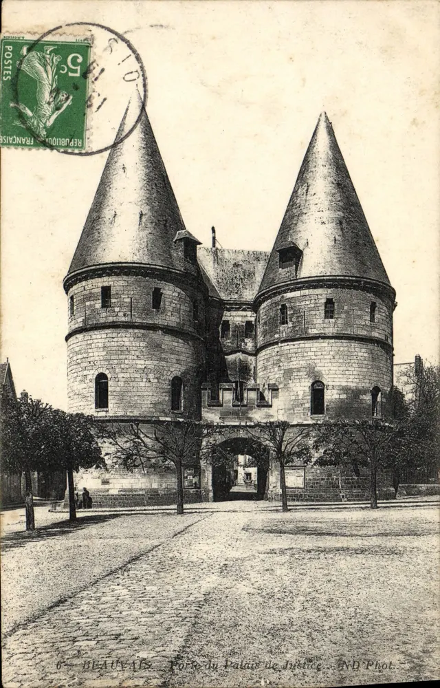 Beauvais — Porta do Palácio de Justiça — ND Phot. - Frente