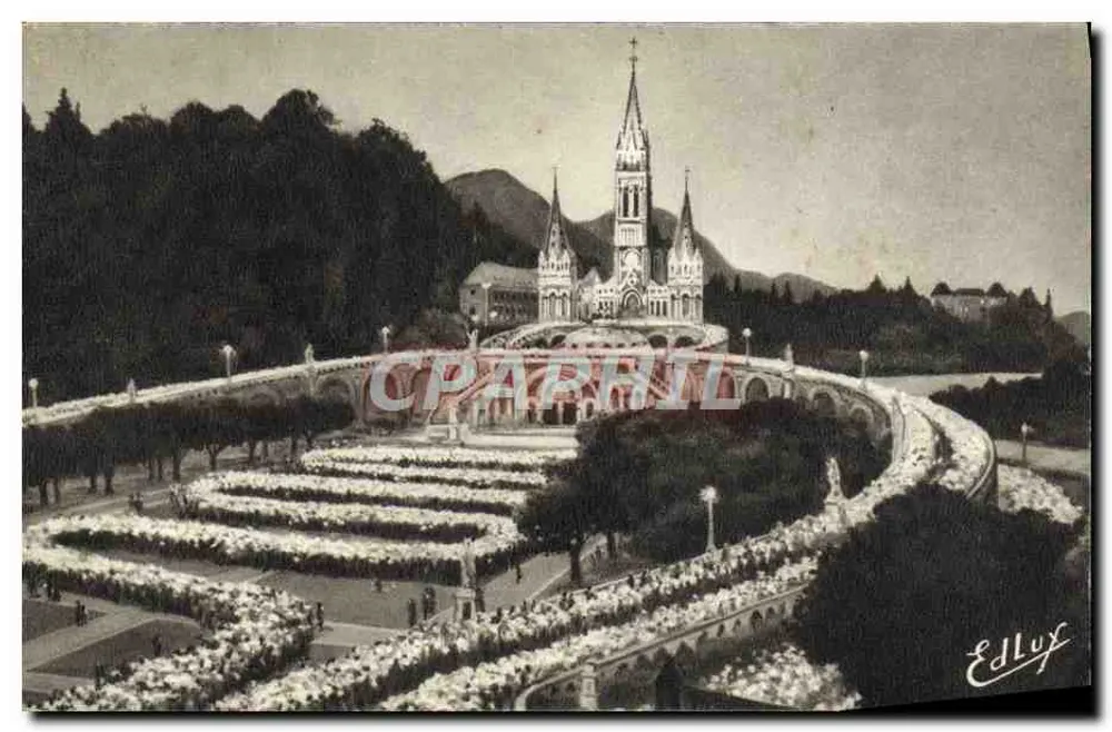 Lourdes — Die beleuchtete Basilika und die Prozession mit Fackeln — Edition P. Doucet, Lourdes - Vorderseite