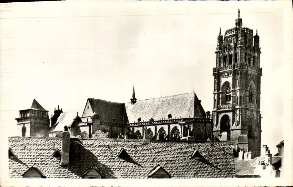 Rodez — A Catedral emergindo dos telhados — Les Éditions NABRO - TOULOUSE - Frente