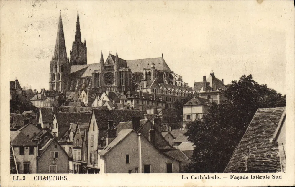 Chartres — A Catedral — Fachaleta Sul — LL.9 - Frente