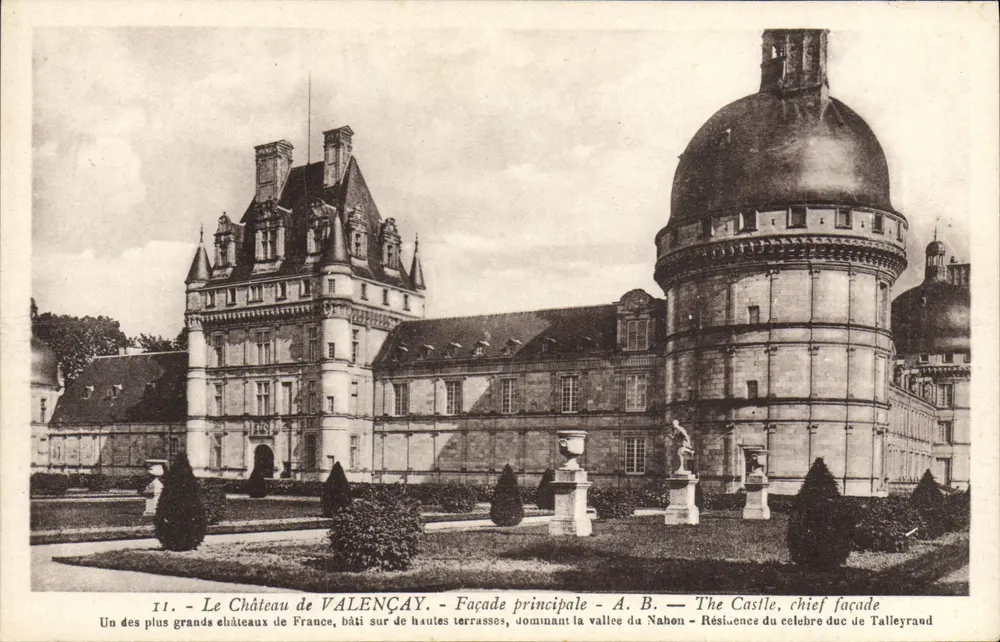 O Castelo de Valençay — Facha principal — A. B. — Residência do duque de Talleyrand - Frente