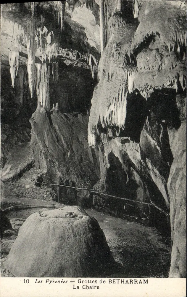 Os Pirineus — Grutas de BETHARRAM — A Cadeira - Frente
