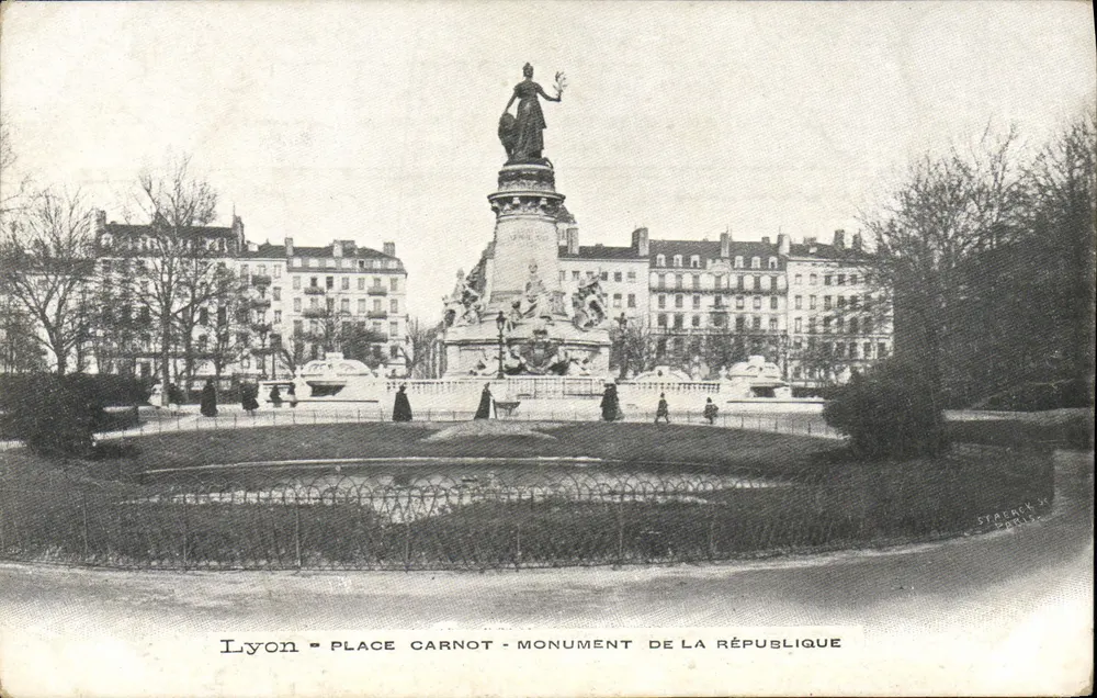 Lyon - Place Carnot - Monumento a la República — editor STYRACH & CIE, París - Anverso