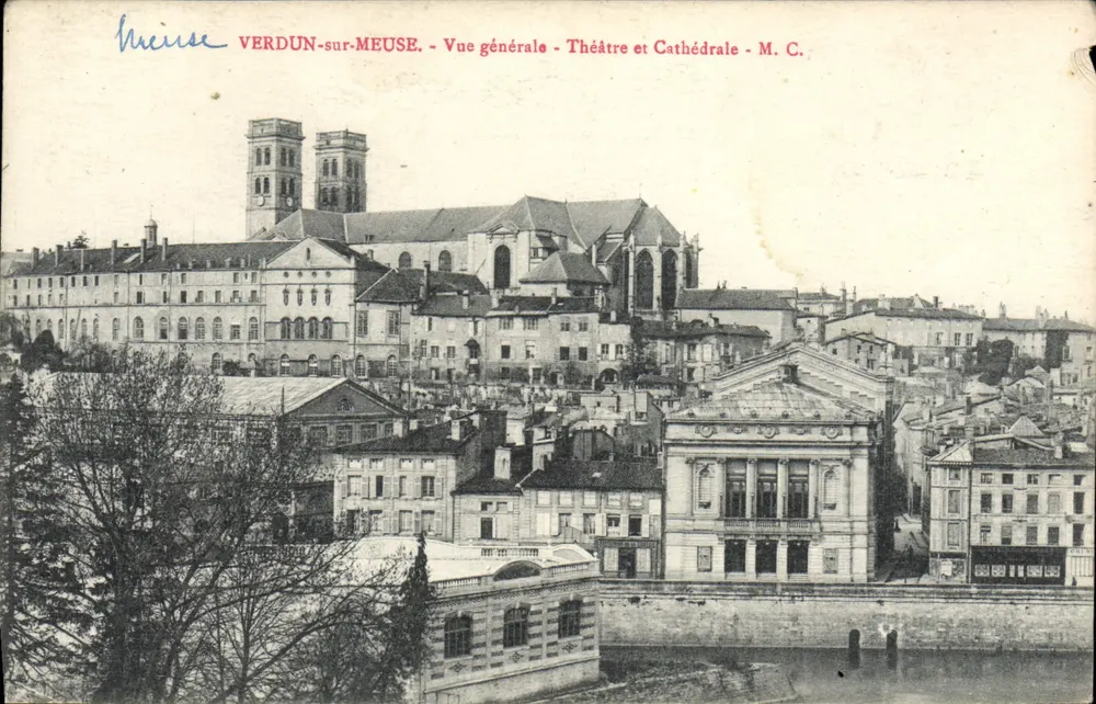 Verdun-sur-Meuse — Allgemeine Ansicht — Theater und Kathedrale — M. C. - Vorderseite