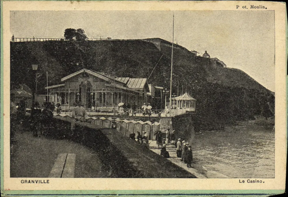 Granville — Le Casino sur la promenade — éditeur P. ot. Moulin - Voorkant