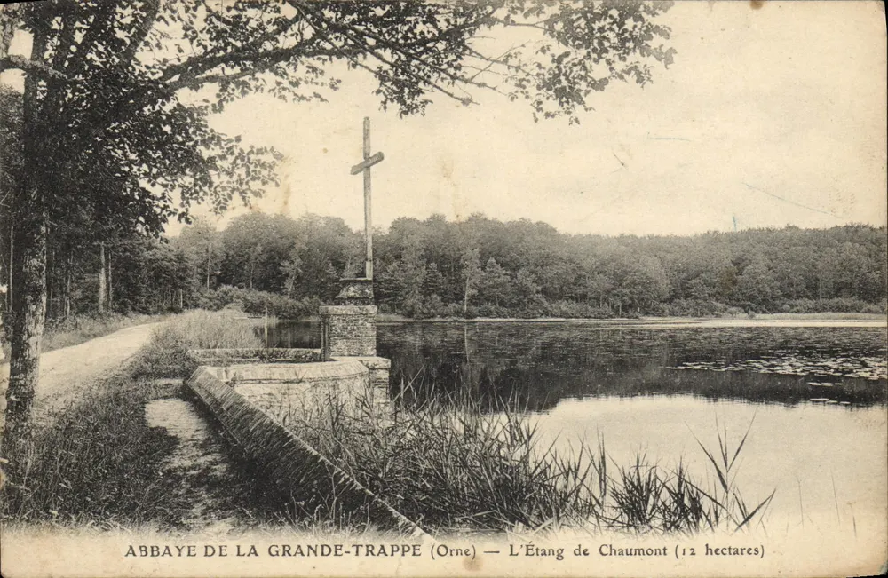 Abtei La Grande-Trappe (Orne) — See Chaumont (12 Hektar) - Vorderseite