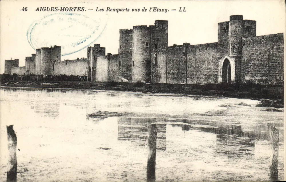 AIGUES-MORTES. — Die Mauern vom See aus gesehen. — LL - Vorderseite