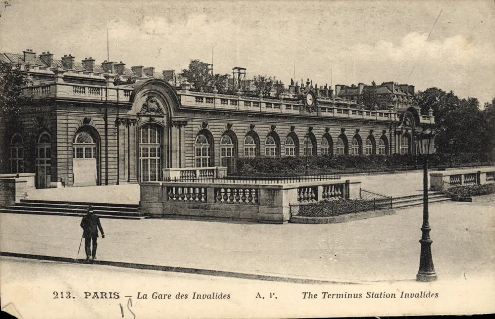 Paris — A Gare dos Invalides — A.P. n°213 - Frente