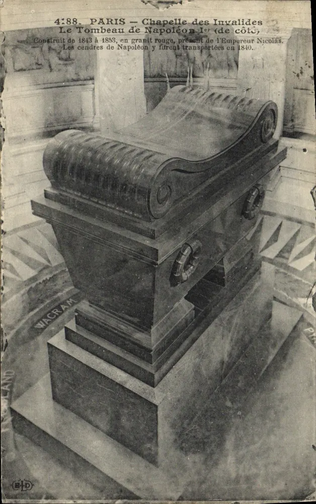 Paris — Kapelle der Invaliden — Grabmal von Napoleon I. - Vorderseite