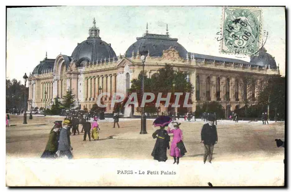 PARIS - O Pequeno Palácio — vista do edifício com passeantes — editor não visível - Frente