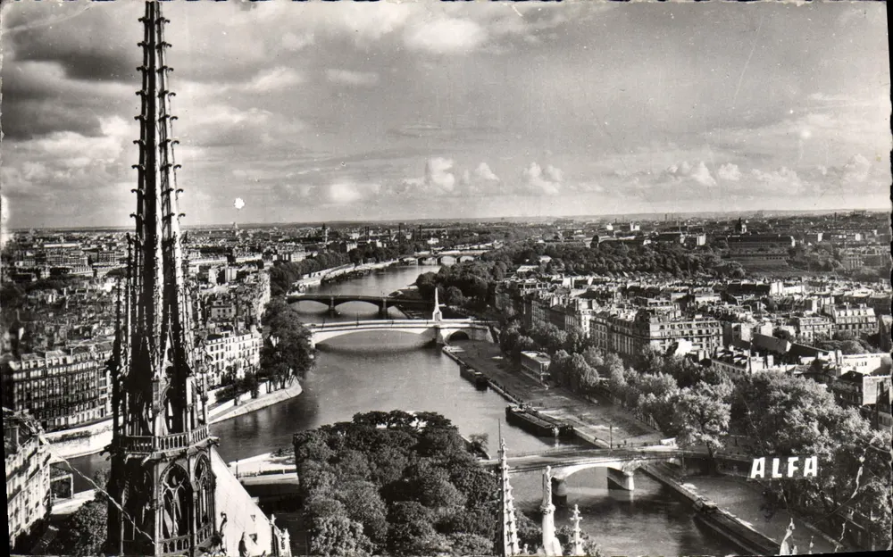 Paris vu d'en haut — panorama sur la Seine depuis la flèche de Notre-Dame — éditeur ALFA - Recto