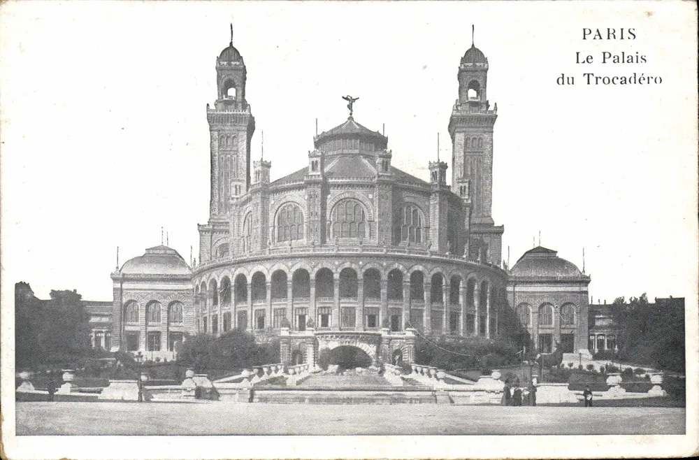 Paris — O Palácio do Trocadéro — editor não visível - Frente