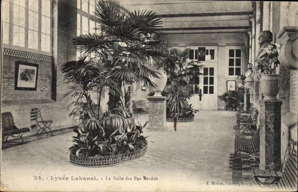 Lycée Lakanal — La Salle des Pas Perdus — V. Montet, Éditeur, Bourg-12 Reims - Frente