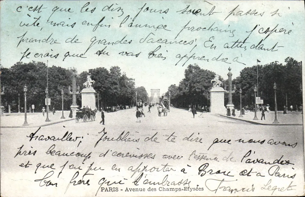 Paris - Avenida dos Campos Elísios — vista do Arco do Triunfo — editor não visível - Frente