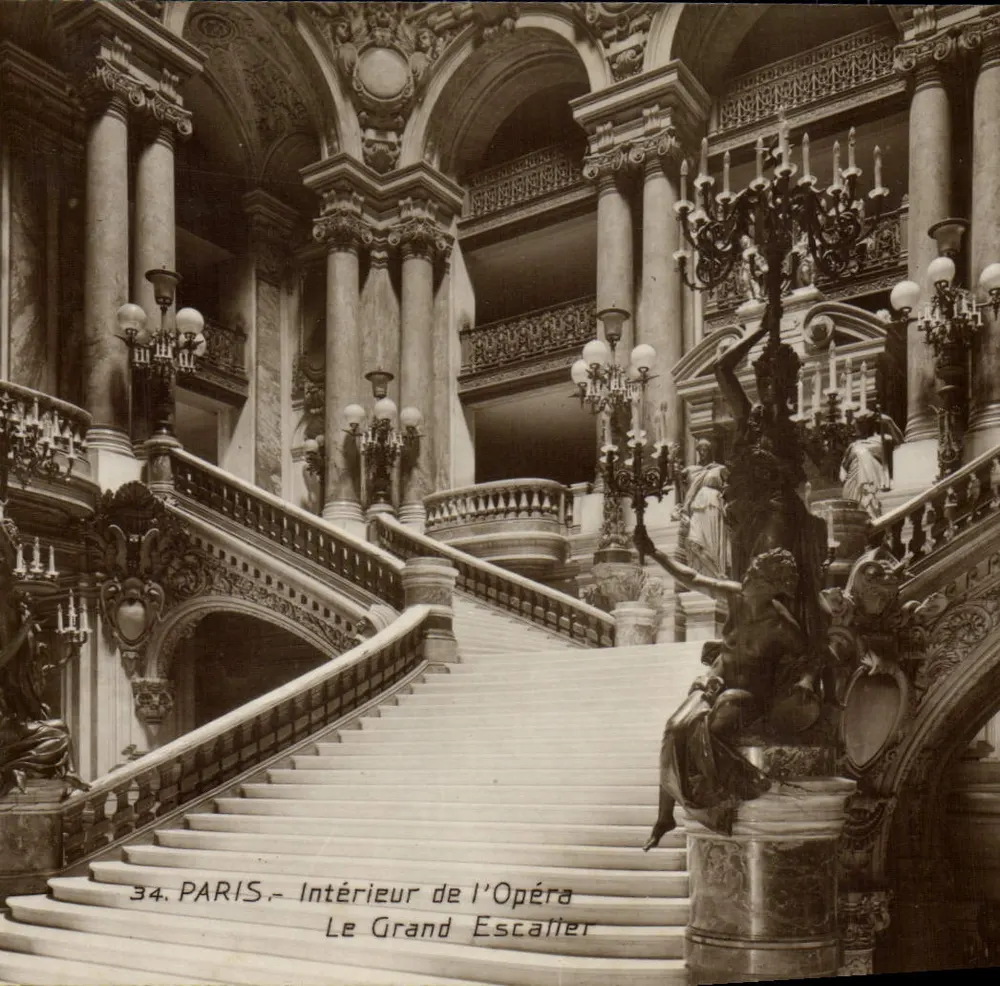 PARIS - Interior do Ópera - O Grande Escalier - Frente