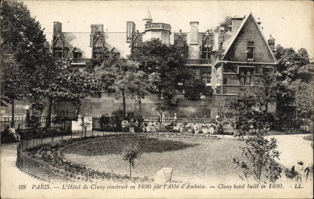Paris — O Hotel de Cluny construído em 1490 pelo Abade d'Amboise — LL. — N° 98 - Frente