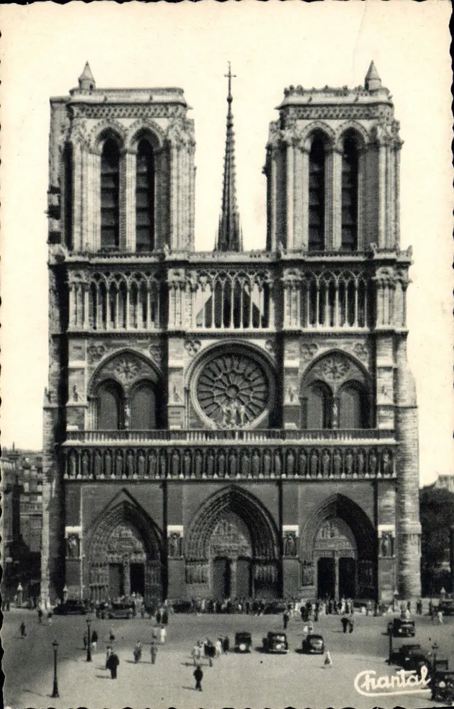 Nossa Senhora de Paris — fachada — Edições Chantal - Frente
