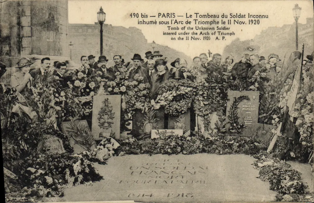 Paris — Das Grab des Unbekannten Soldaten — am 11. Nov. 1920 unter dem Triumphbogen beigesetzt - Vorderseite