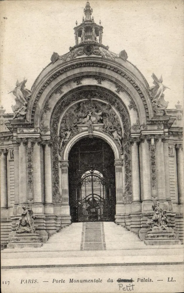 Paris — Monumentale Eingang des Grand Palais — LL. Petit - Vorderseite