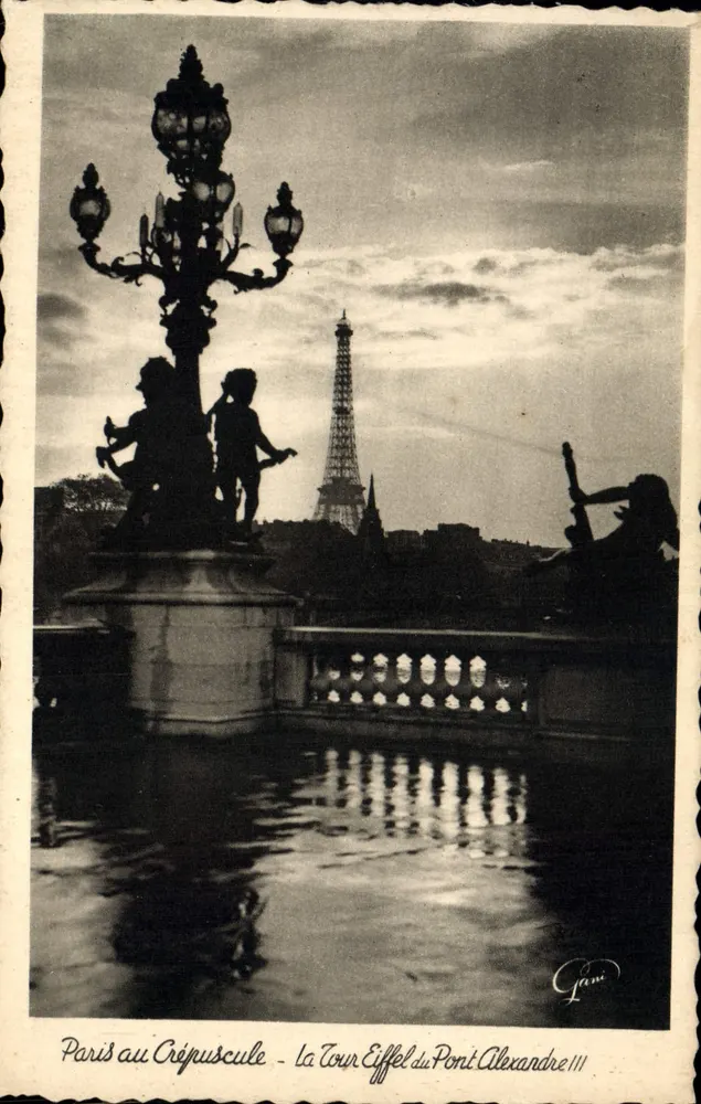 Paris ao Crepúsculo — a Torre Eiffel do Pont Alexandre III — Gani - Frente