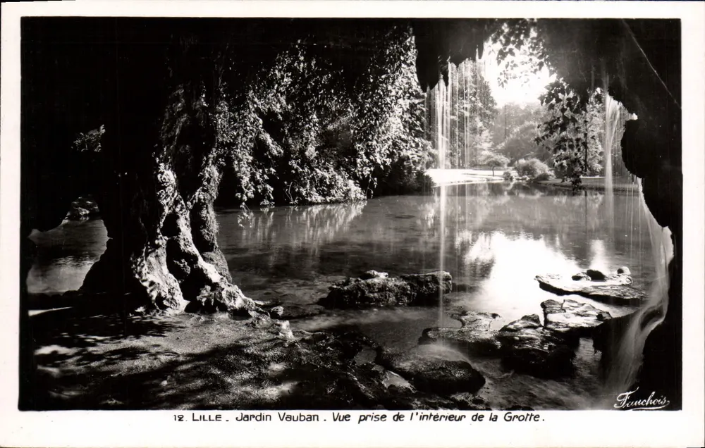 Lille - Vauban-Garten — Blick von innen in die Höhle — Fauchois - Vorderseite