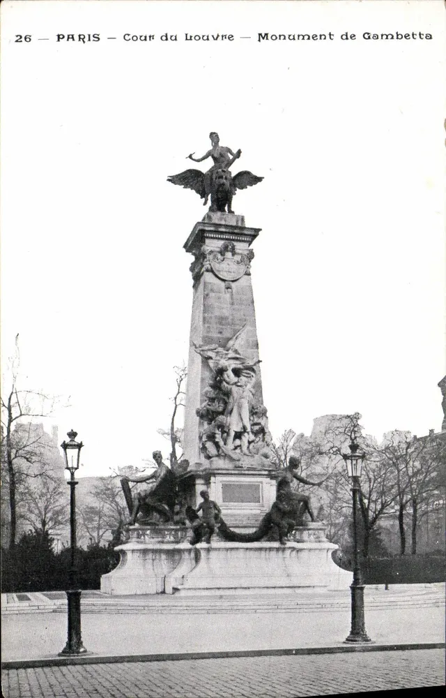 Paris - Cour do Louvre - Monumento de Gambetta - Frente