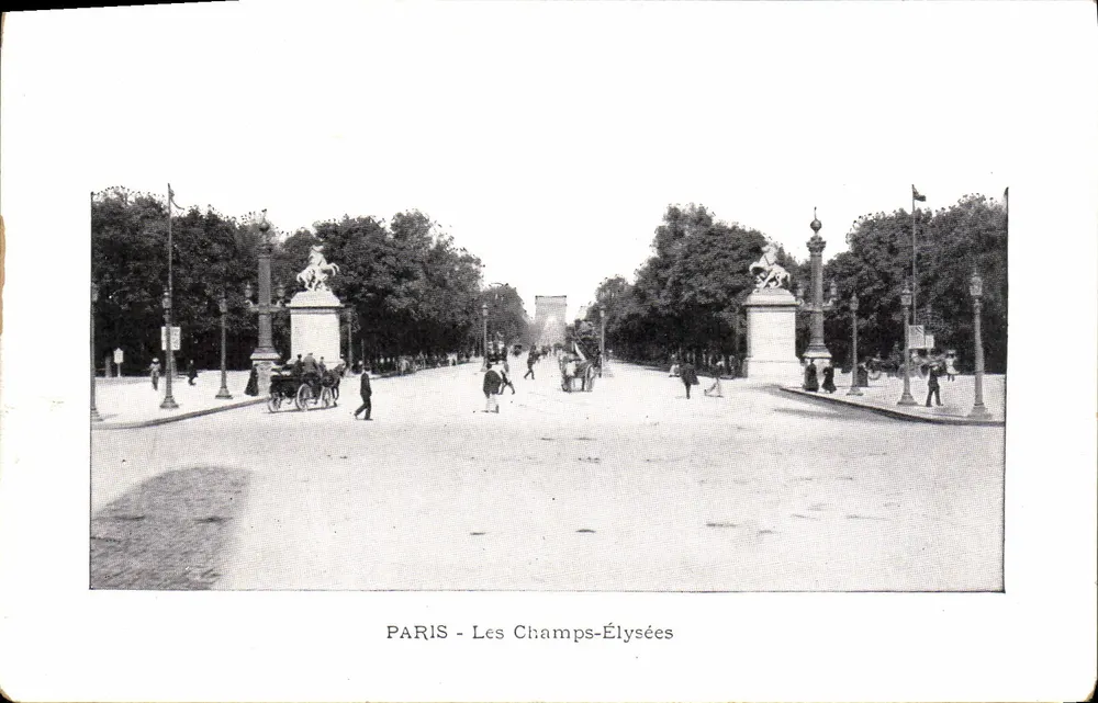 PARIS - Les Champs-Élysées — vista da entrada com as colunas e o Arco do Triunfo — editor não identificado - Frente