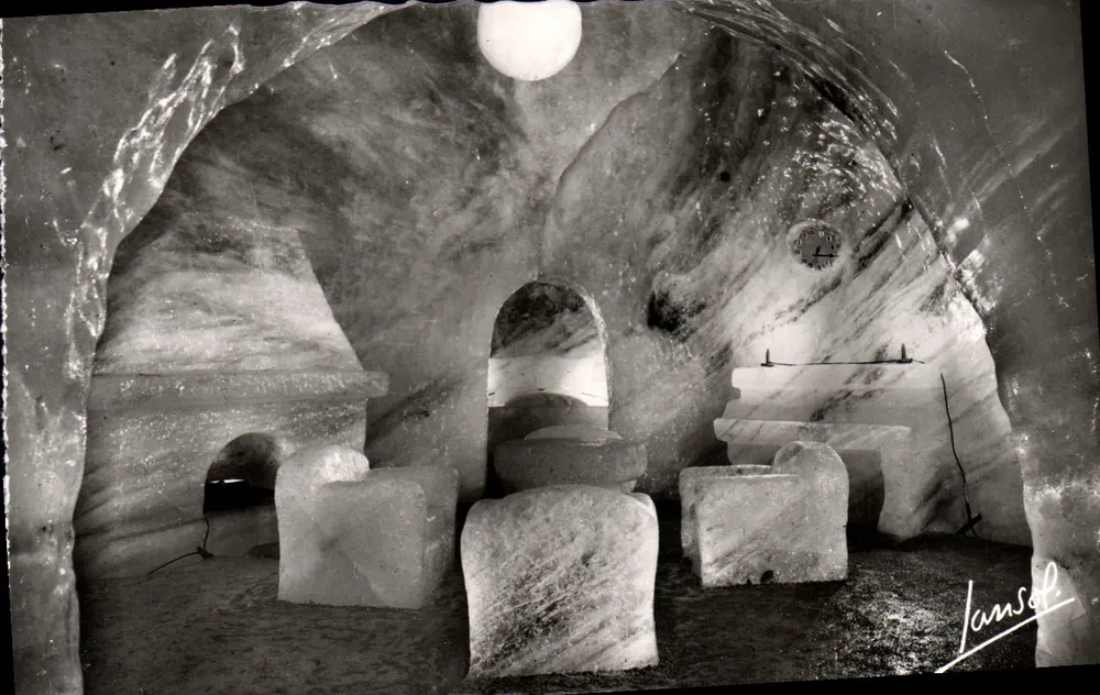 Chamonix-Le Montenvers — Die Eisgrotte der Mer de Glace — MG.3 — Das Wohnzimmer - Vorderseite
