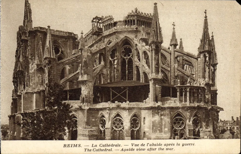 Reims — Die Kathedrale — Ansicht der Apse nach dem Krieg — Edition Reims-Kathedrale - Vorderseite