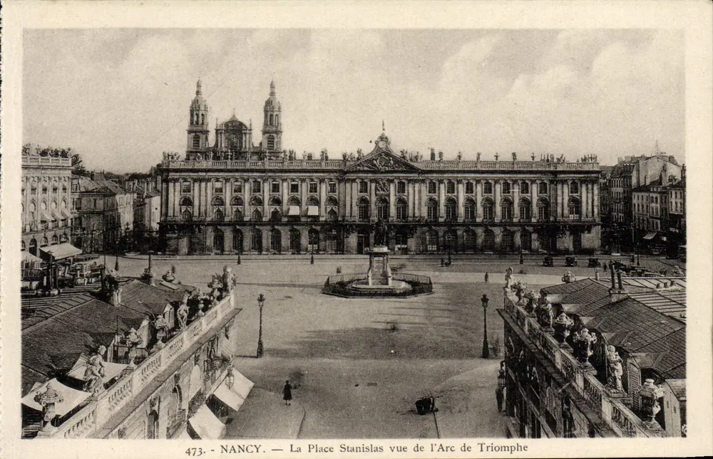 NANCY — La Place Stanislas vista dall'Arc de Triomphe — Edizione d'Art Verlader, Nancy, n° 473 - Recto