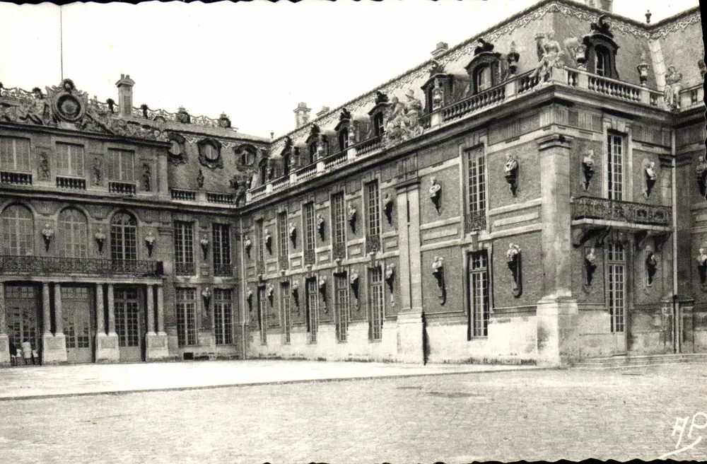 Versalhes — A Cour de Mármore — Edições de Arte A.P., rua Colbert - Frente