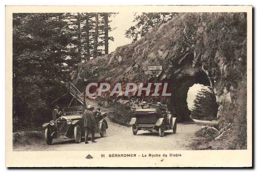Gérardmer - A Roche du Diable — passagem rochosa com carros antigos — editor C° dos Arts Photo-Écans-Quies, Strasbourg - Frente