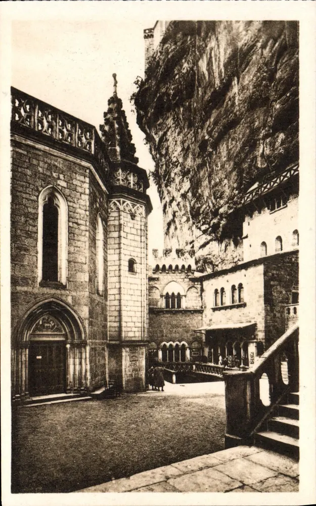 Rocamadour — A Capela São João e o Rochedo — C° dos Arts Photomécaniques, Paris - Frente