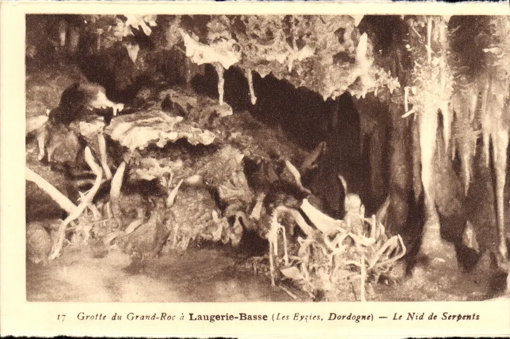 Höhle Grand-Roc in Laugerie-Basse (Les Eyzies, Dordogne) — Das Schlangennest - Vorderseite