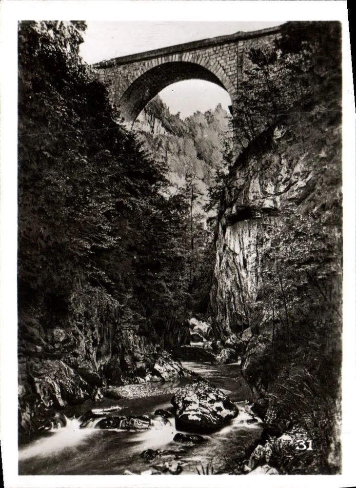 Ponte de pedra sobre um cânion — editor desconhecido, n° 31 - Frente