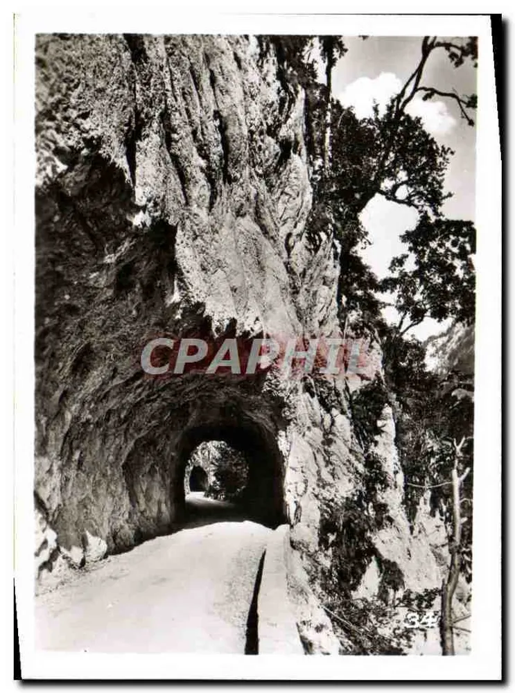 Túnel em uma falésia — estrada sinuosa — n°34 - Frente