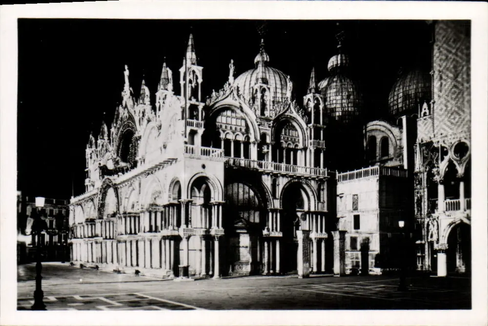 Veneza — Piazza San Marco e Basílica de São Marcos - Frente