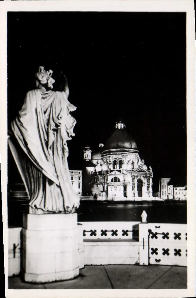 Veneza — Vista noturna da basílica da Salute — n° 102 - Frente