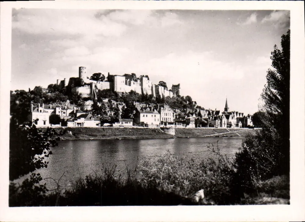Schloss Chinon — Überblick über das Schloss und die Vienne — Éditions de Luxe « Estel » n° 2251 - Vorderseite