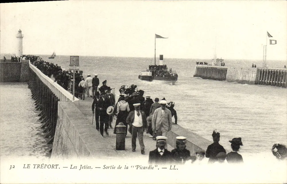 Le Tréport — Die Piers — Abfahrt der « Picardie » — LL. - Vorderseite