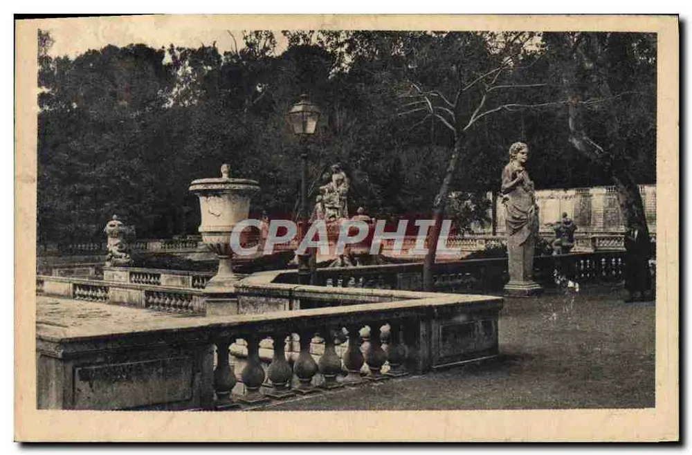 Nîmes (Gard) — Vista da Fontaine — Héloïse Gravier Macon - Frente