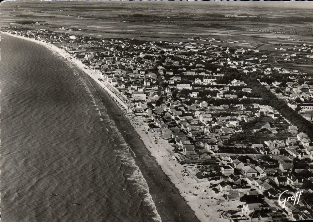 Châtelailly (Charente-Maritime) — Luftbild: die Strände und die Stadt — Greff - Vorderseite