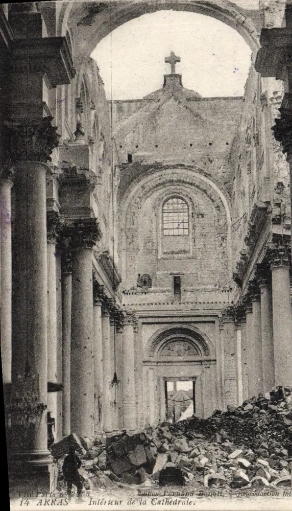 Arras — Innenansicht der Kathedrale — Ruine — Edition Fernand Bonnott - Vorderseite