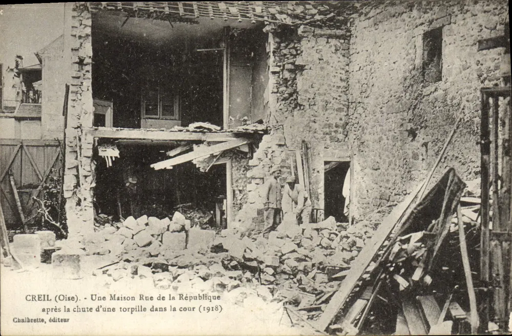 Creil (Oise) - Ein Haus auf der rue de la République nach dem Abwurf einer Torpille in den Hof (1918) — Chaibrette, Verlag - Vorderseite