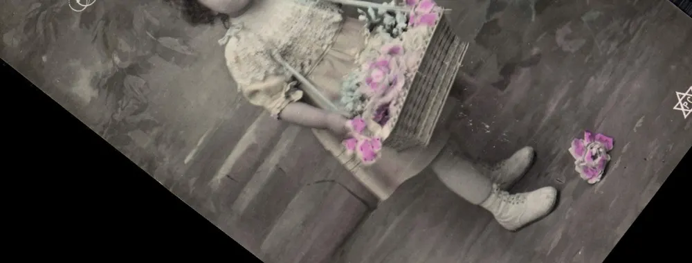 Menina segurando um cesto de flores — editor Union postale universelle, número de série não visível - Frente