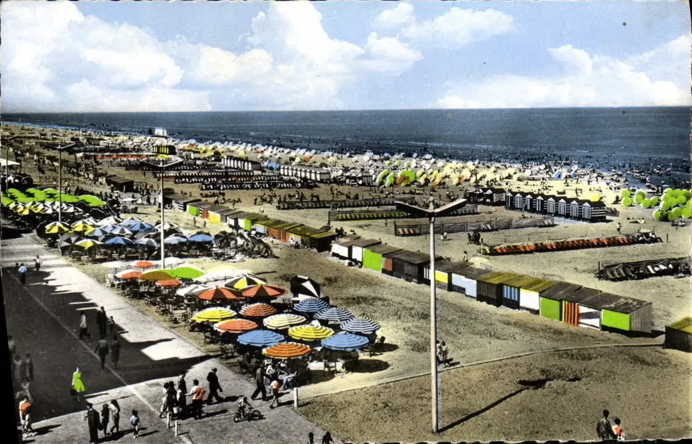 La Panne. Praia — vista aérea colorida — Foto verdadeira J. Pérol - Frente