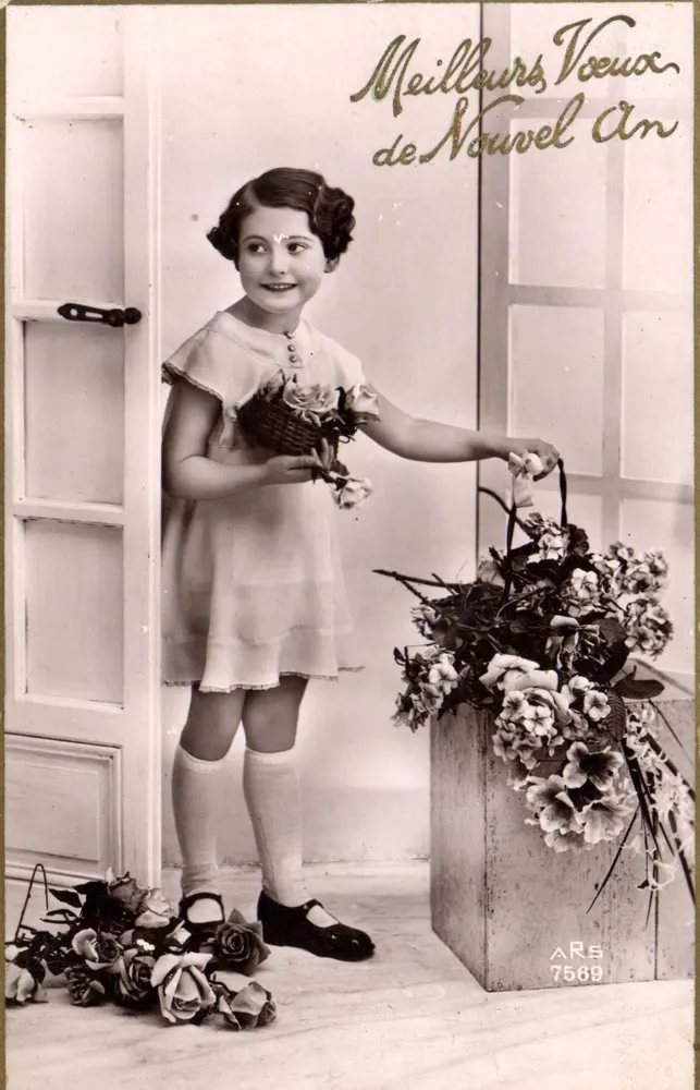Menina segurando um cesto de flores — Melhores Desejos de Ano Novo — ARS 7569 - Frente