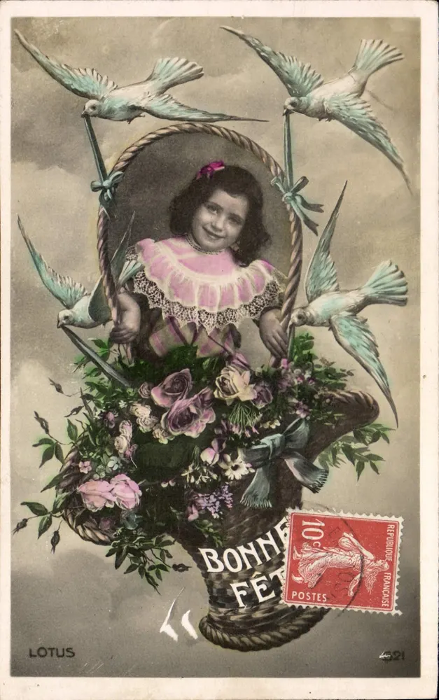 Fête — Kind in einem Blumenkorb mit Tauben — Lotus - Vorderseite