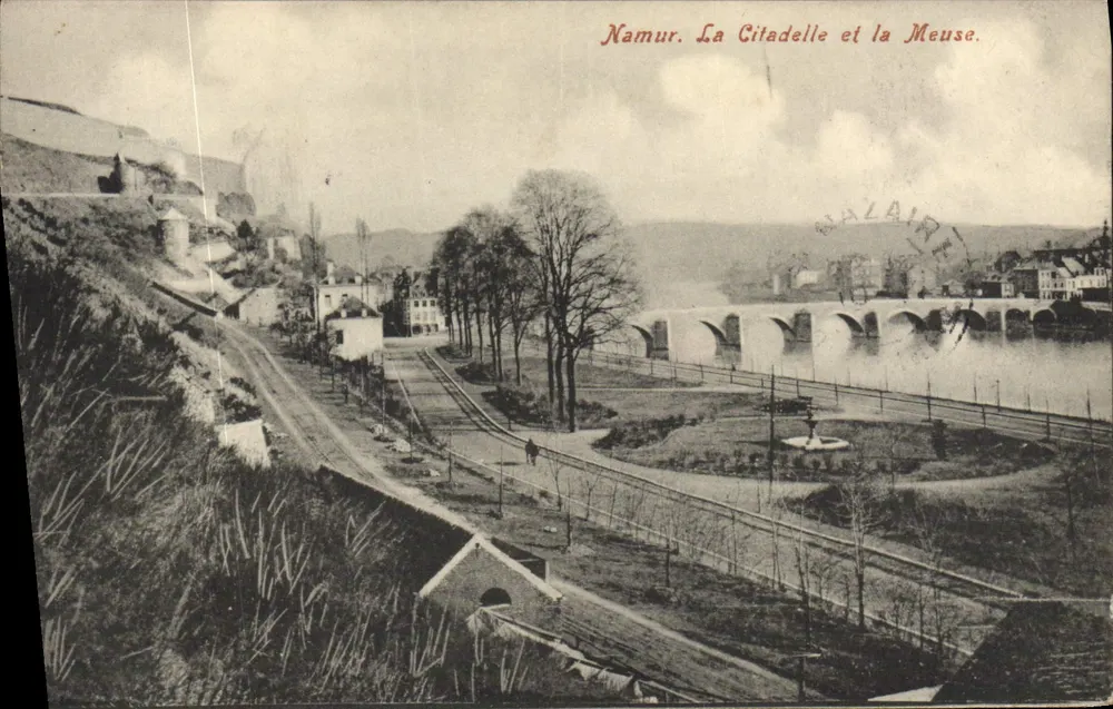 Namur. A Cidadela e o rio Meuse. — Editor: Salair (ou Salzair) — Número de série não visível - Frente